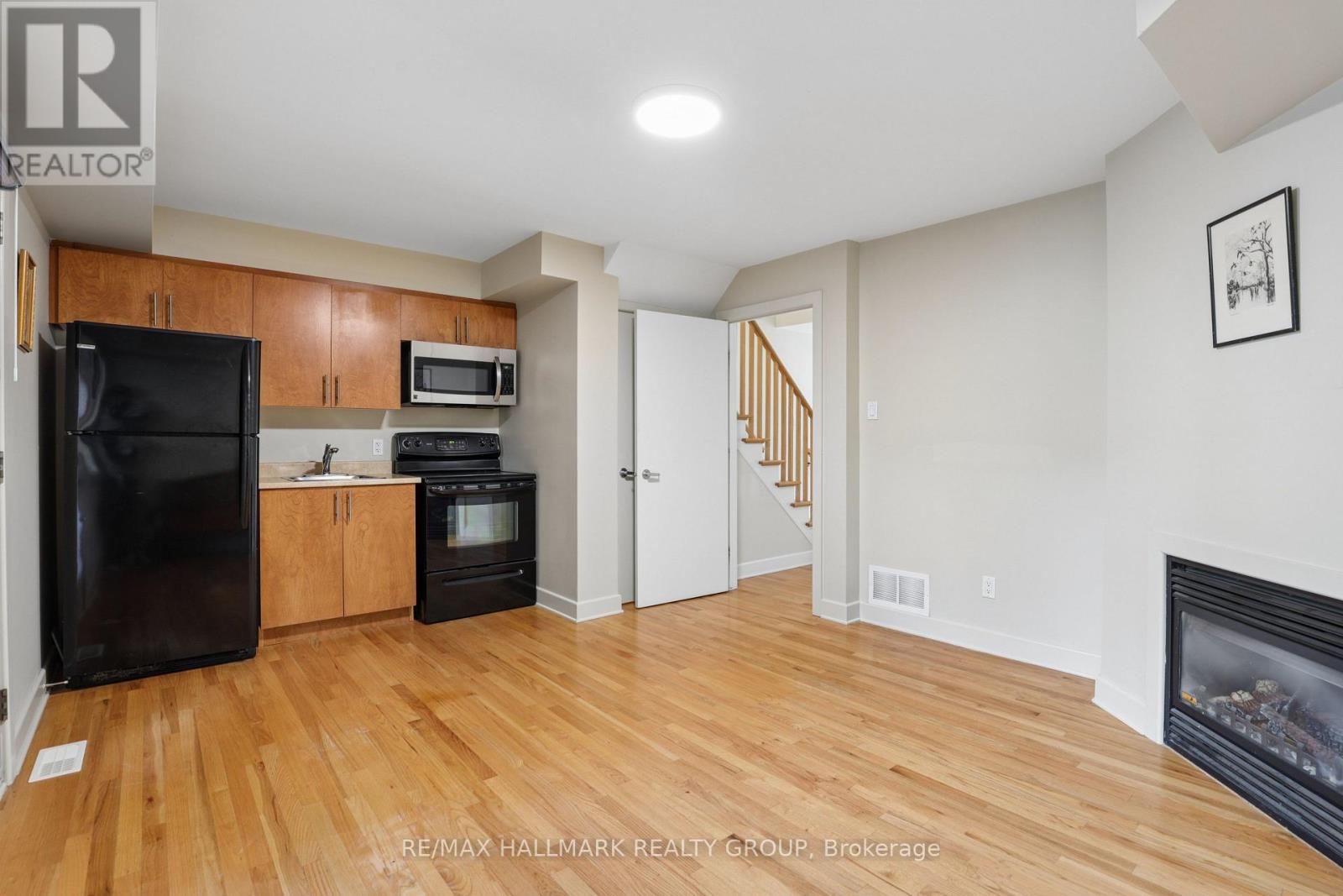 Main Floor - Guest Suite -Kitchenette