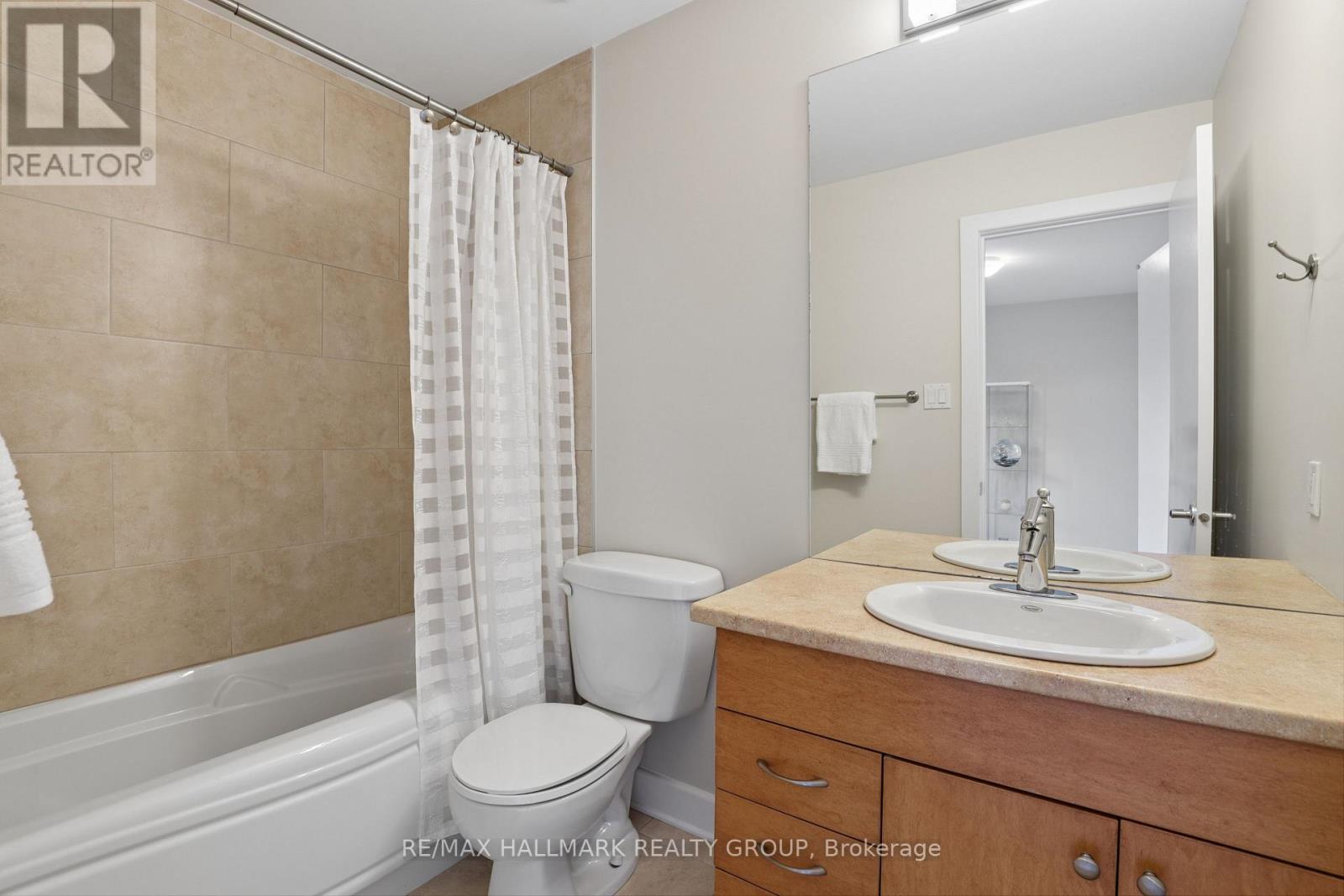 3rd Floor - 4 piece Ensuite Bathroom (Bedroom ll)