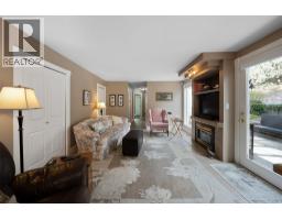 Full bathroom - 205 Merlin Court, Kelowna, BC V1V1N2 Photo 9