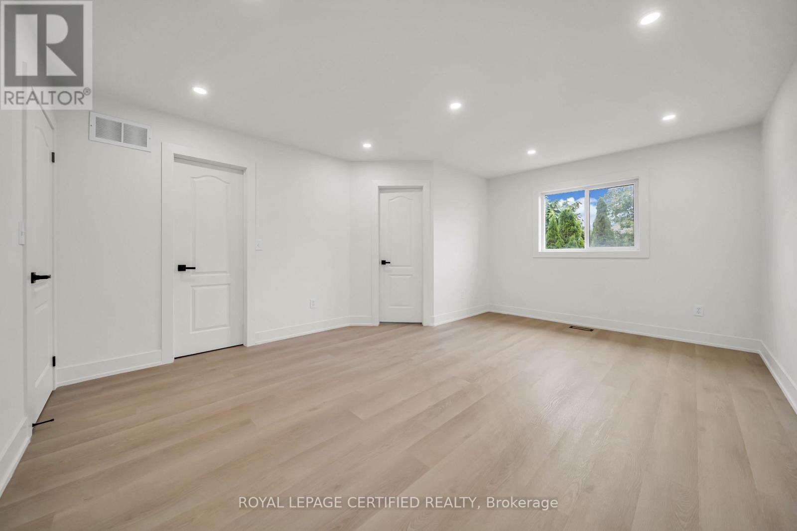 3864 COACHMAN CIRCLE - Image 23