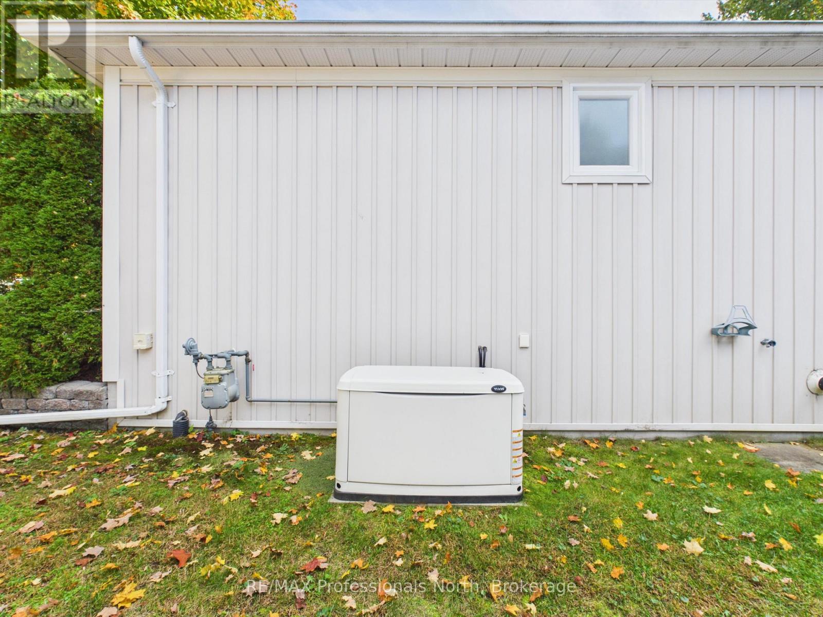48 SPRINGWOOD CRESCENT - 39