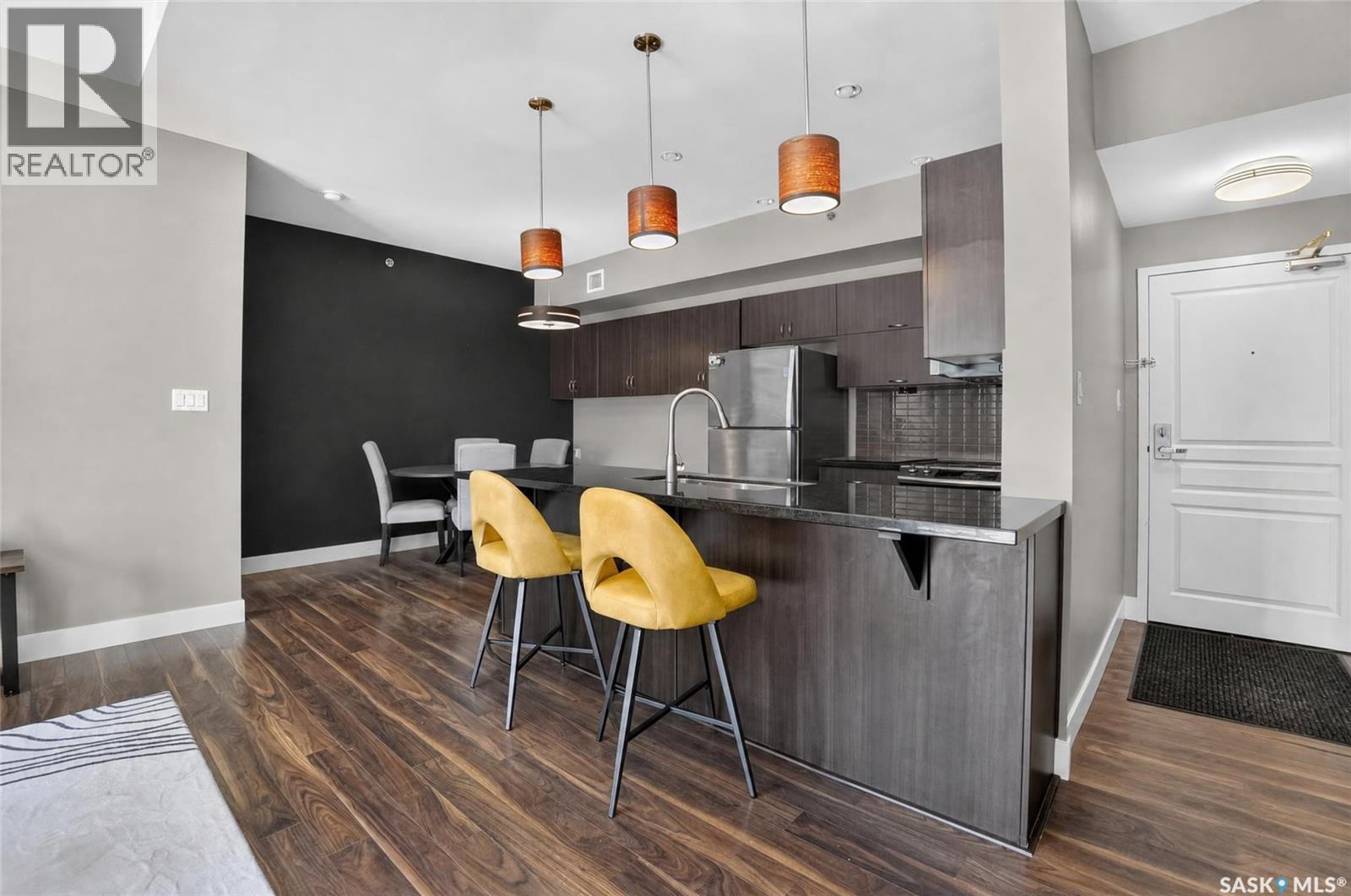 #302 721 8th STREET E - 3
