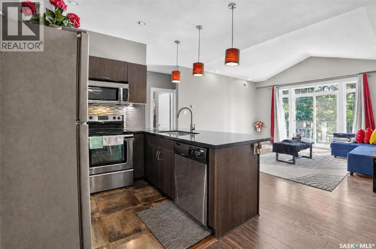 #302 721 8th STREET E - 10