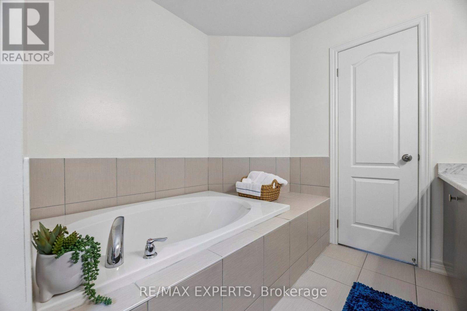 52 BRUCE CAMERON DRIVE - Image 35
