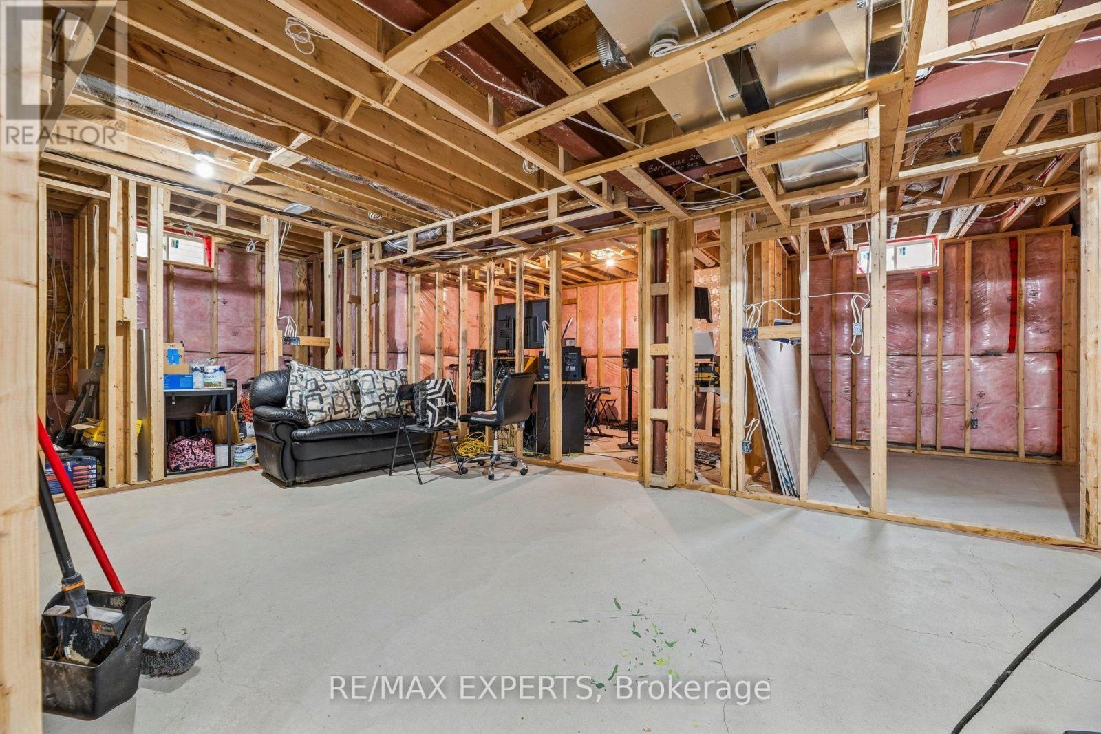 52 BRUCE CAMERON DRIVE - Image 37