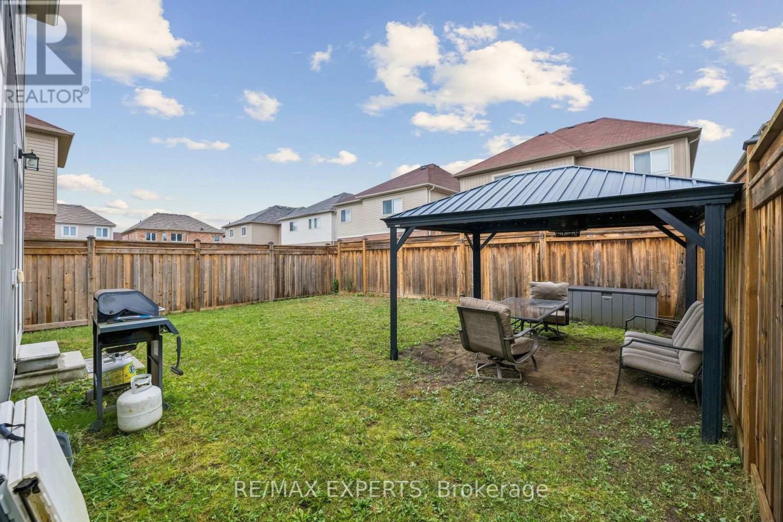 52 BRUCE CAMERON DRIVE - 40