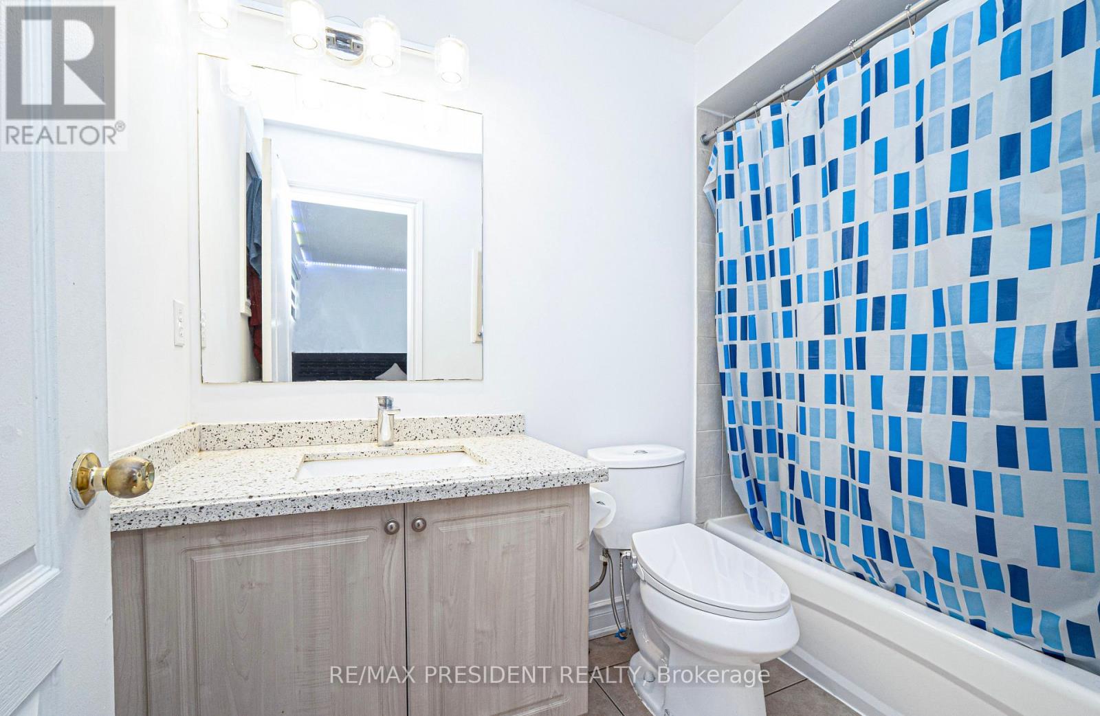 4 CHALKFARM CRESCENT - 33