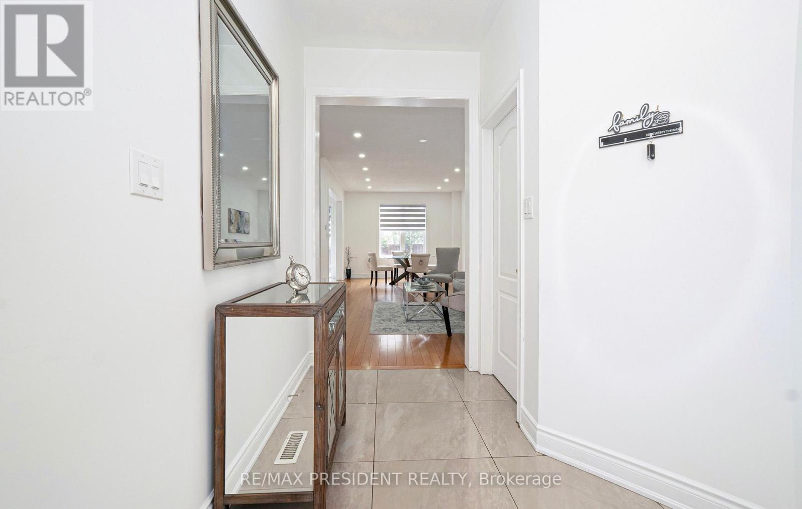 4 Chalkfarm Crescent, Brampton, ON photo 8