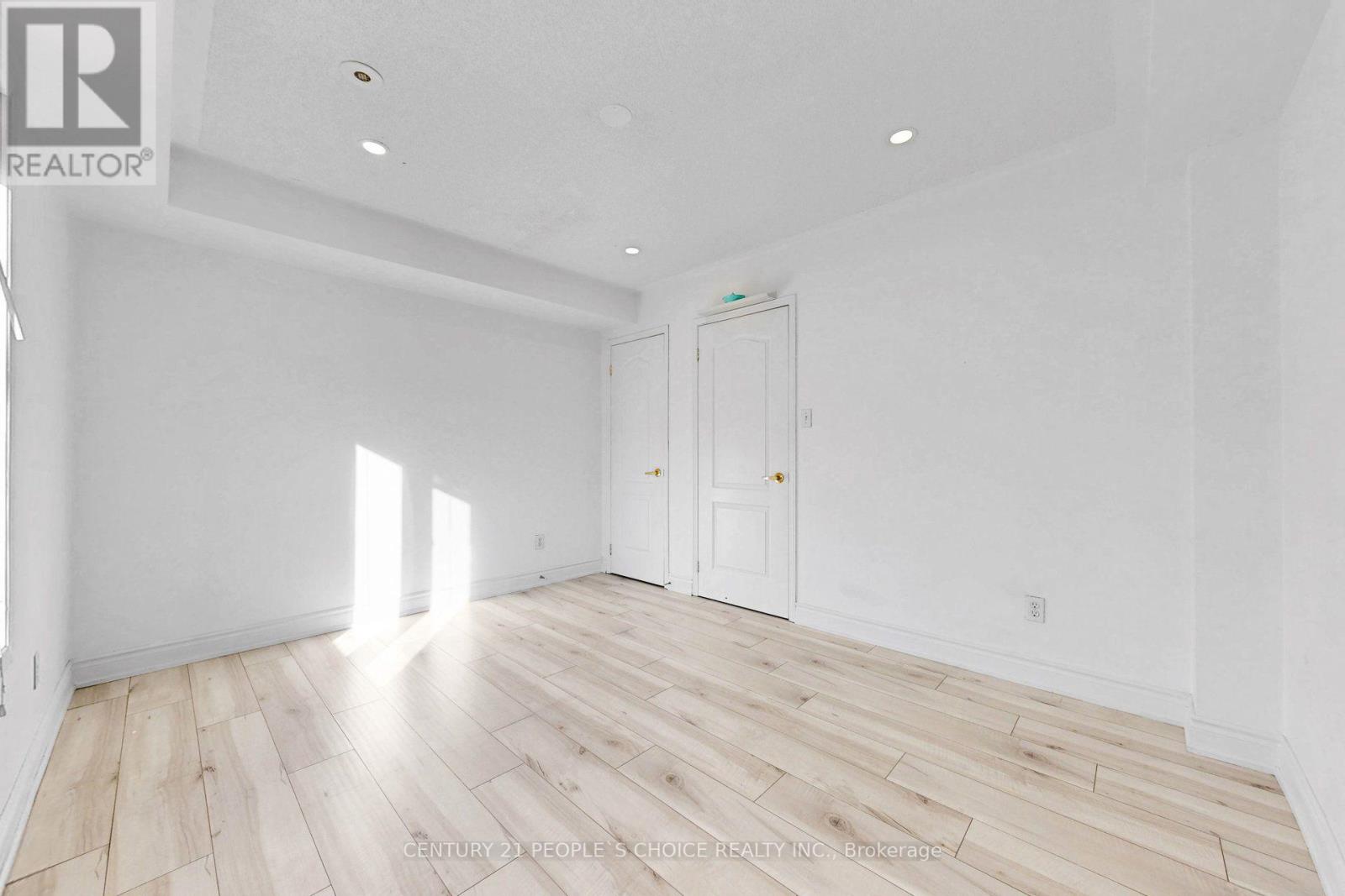 435 Hensall Circle — photo 28