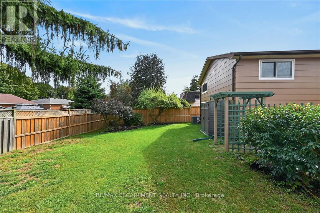 15 MILLER CRESCENT - 36