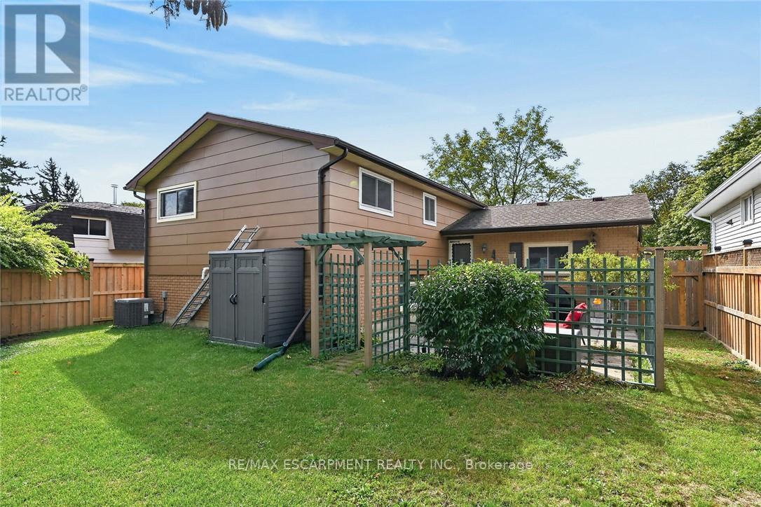 15 MILLER CRESCENT - 37