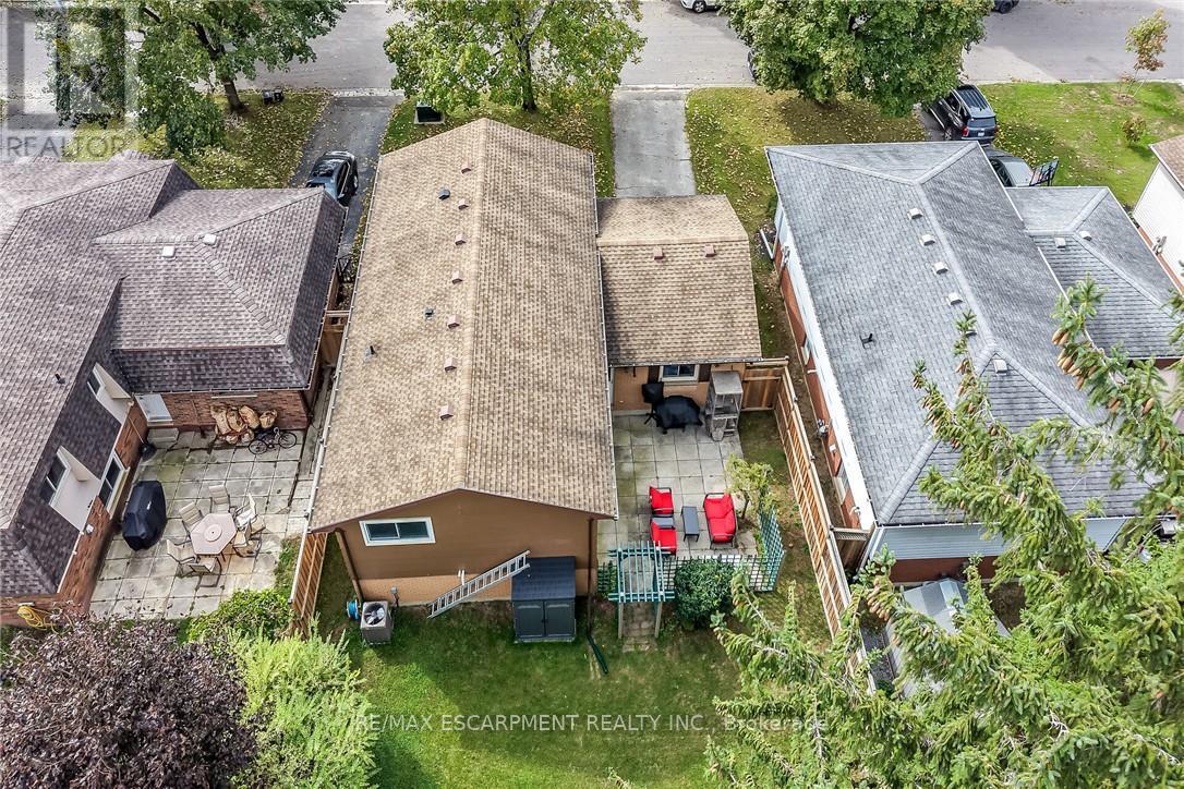 15 MILLER CRESCENT - 47