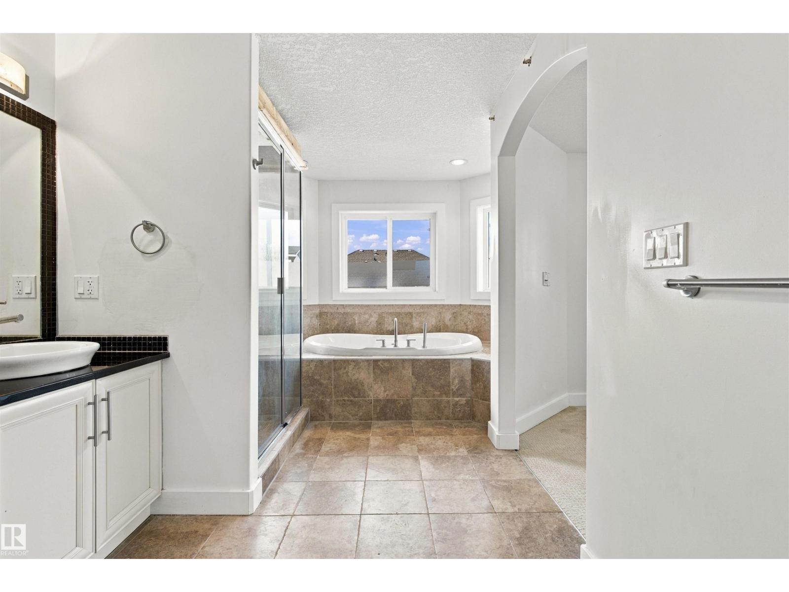 1660 MALONE WY NW - 48