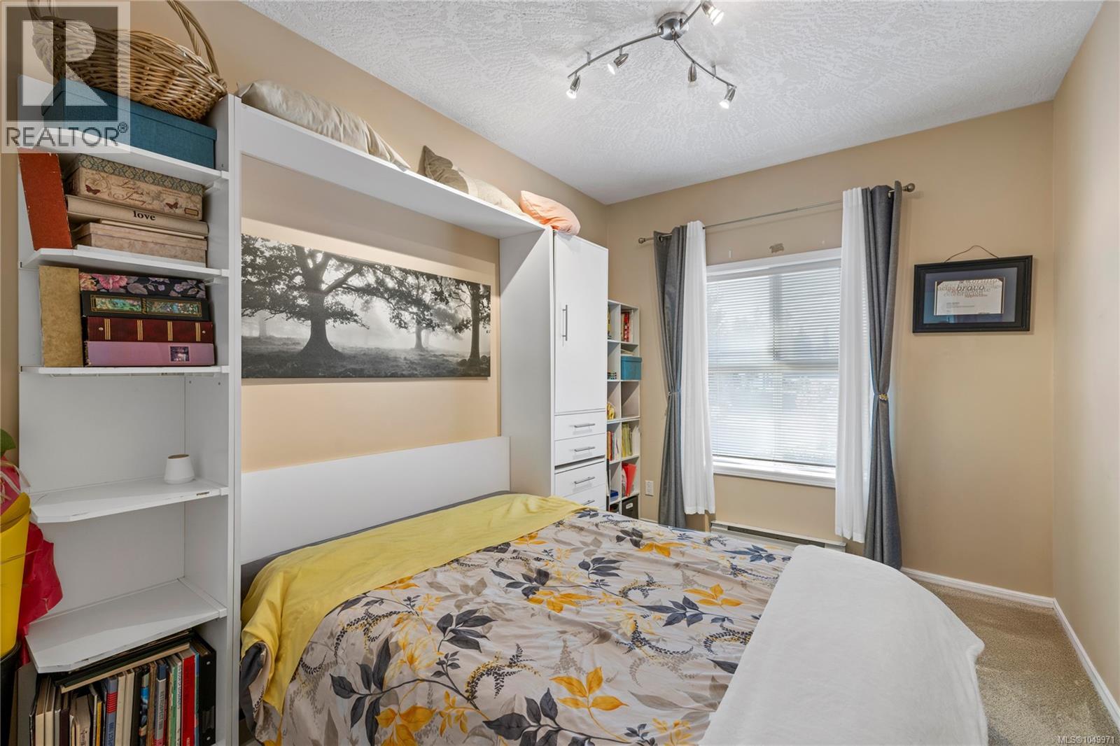 #405 220 Island Hwy W - 13