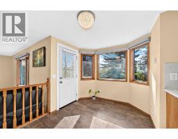 Kitchen - 144 Hawkdale Close Nw, Calgary, AB T3G2Z9 Photo 13