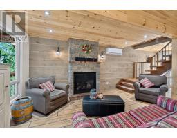Foyer - 102 Mcvicar Lane, Mcnab/braeside, ON K0A3L0 Photo 12