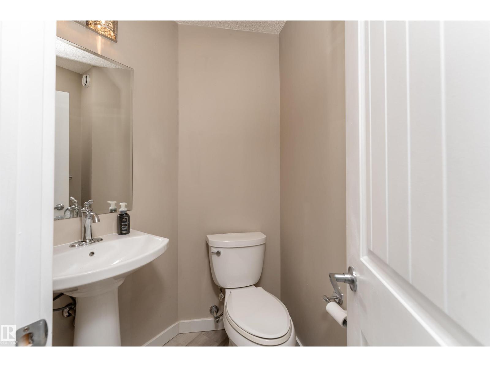 2914 18A AV NW - 11