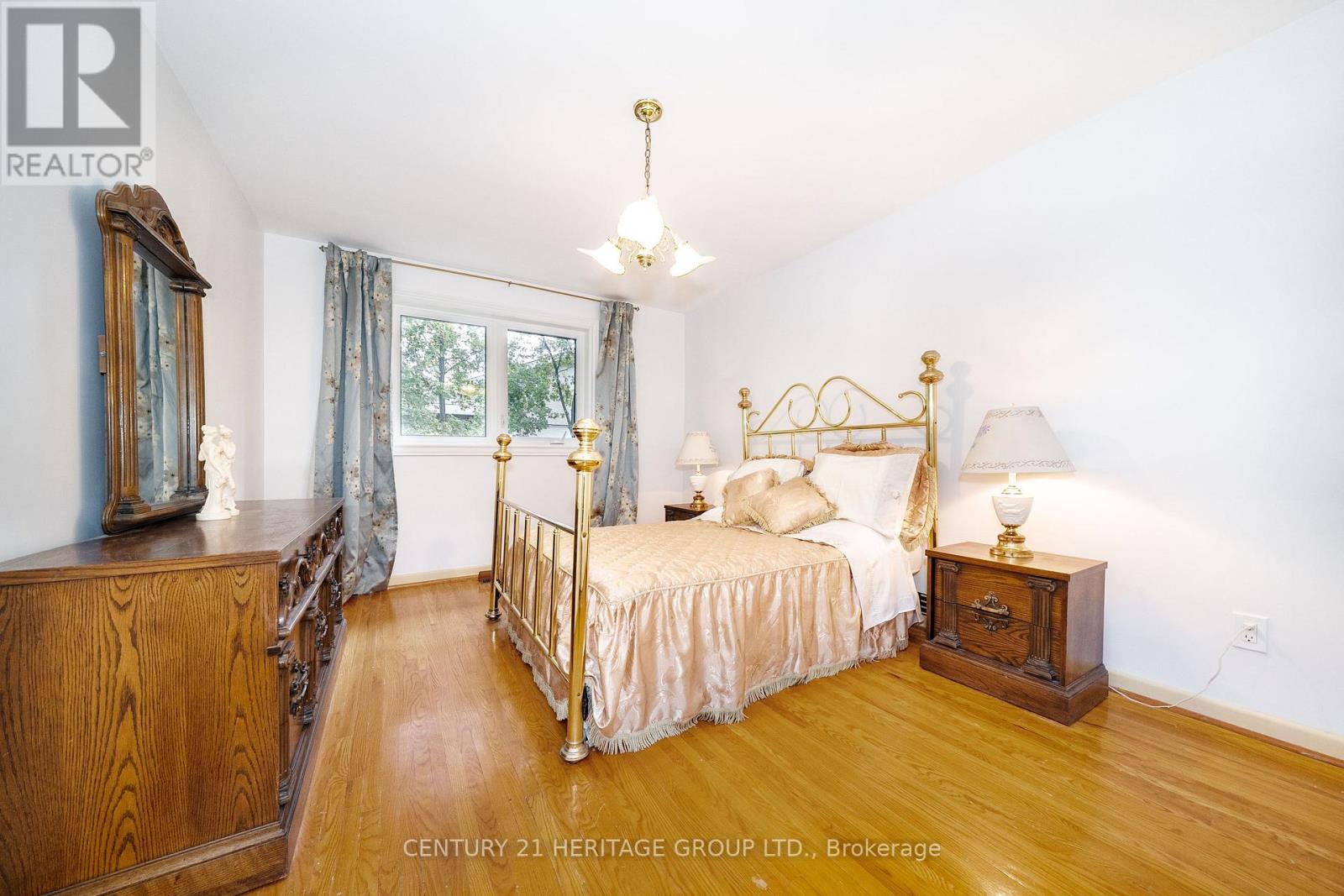 Photo 22 of 37 Gambello Crescent, Toronto (York University Heights)