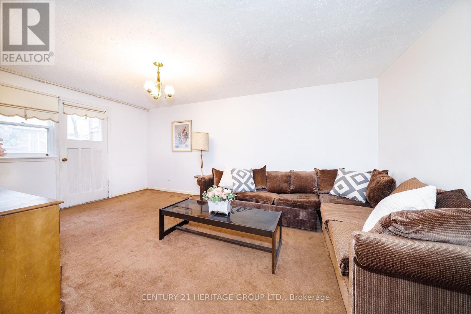 Photo 29 of 37 Gambello Crescent, Toronto (York University Heights)