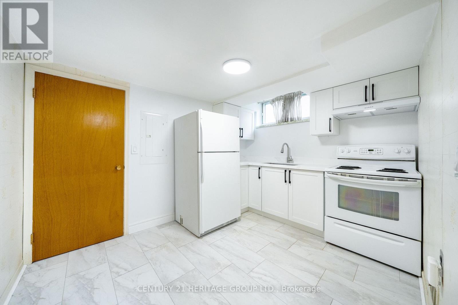 Photo 35 of 37 Gambello Crescent, Toronto (York University Heights)