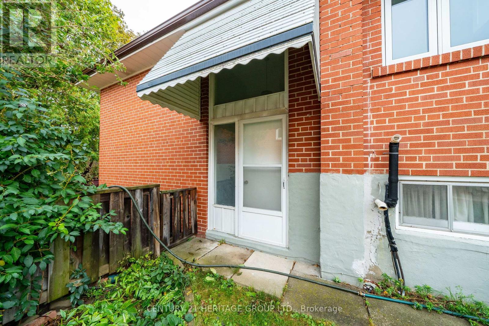 37 GAMBELLO CRESCENT - 7