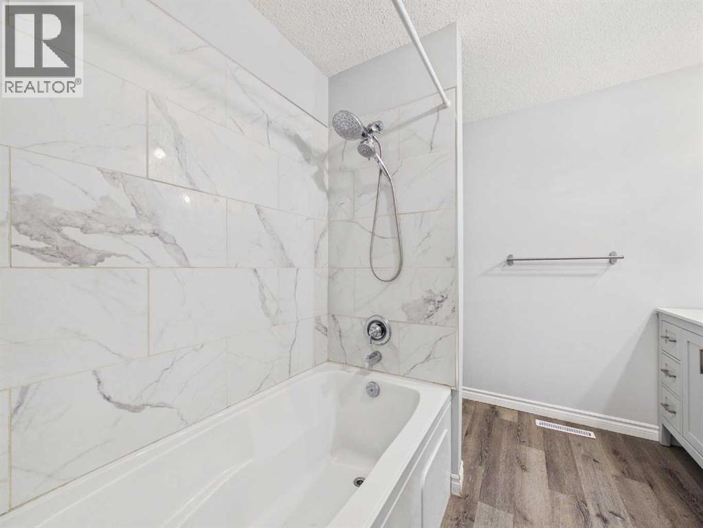 3720 44 Street - 16