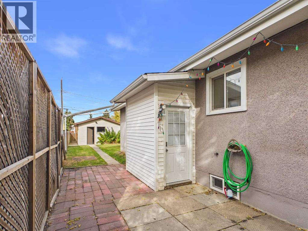 3720 44 Street - 37