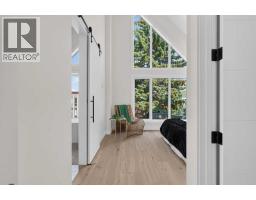 4pc Bathroom - 2421 32 Street Sw, Calgary, AB T3E2R6 Photo 17