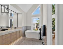 5pc Bathroom - 2421 32 Street Sw, Calgary, AB T3E2R6 Photo 18