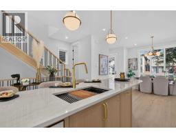 Family room - 2421 32 Street Sw, Calgary, AB T3E2R6 Photo 12