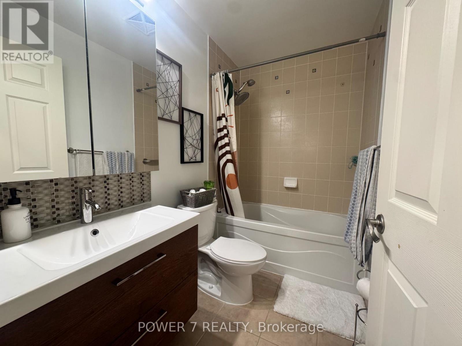 Photo 17 of 110 - 18 Spring Garden Avenue, Toronto (Willowdale East)