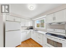 8 Rusty Crest Way, Toronto, ON M2J2Y4 Photo 9