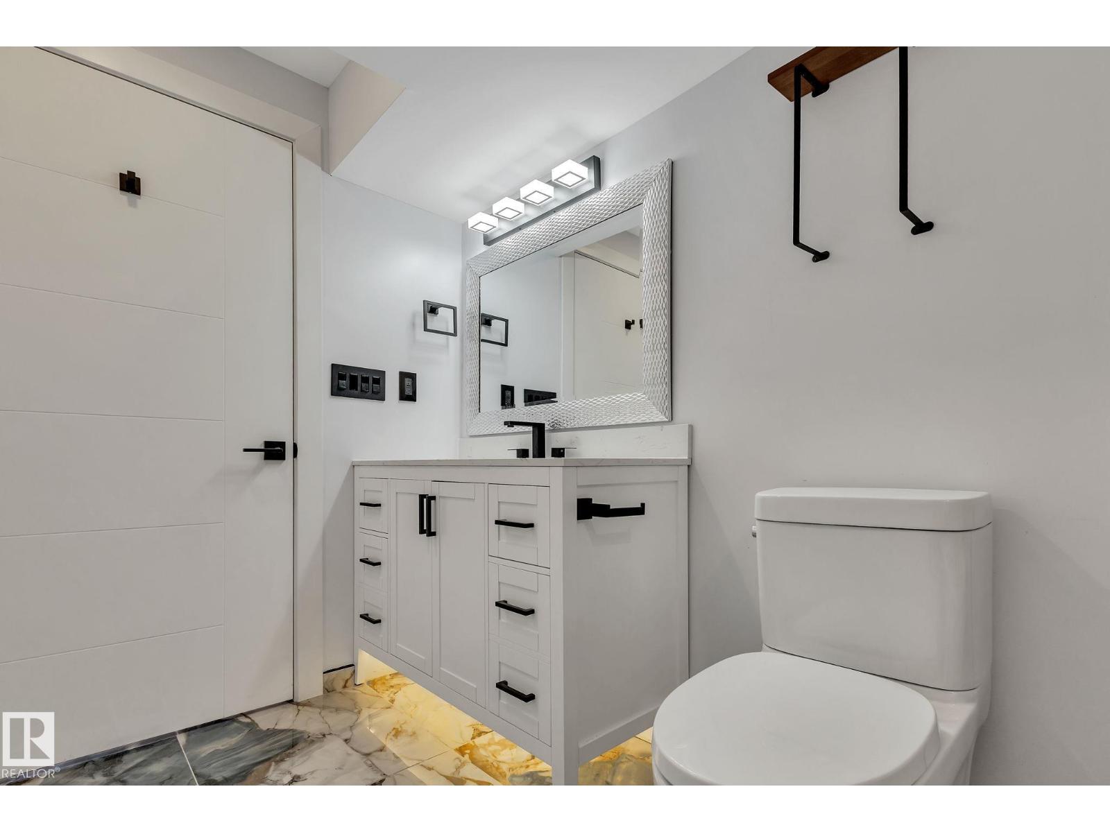 8823-8825 95 ST NW - 20