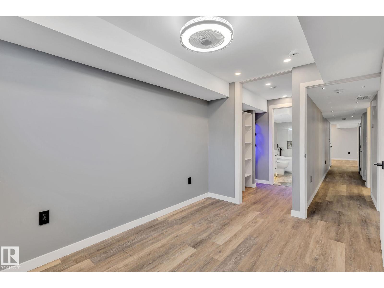 8823-8825 95 ST NW - 23