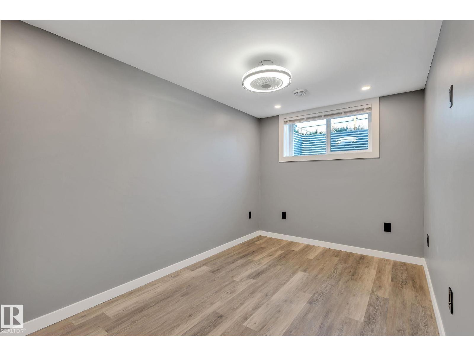 8823-8825 95 ST NW - 26
