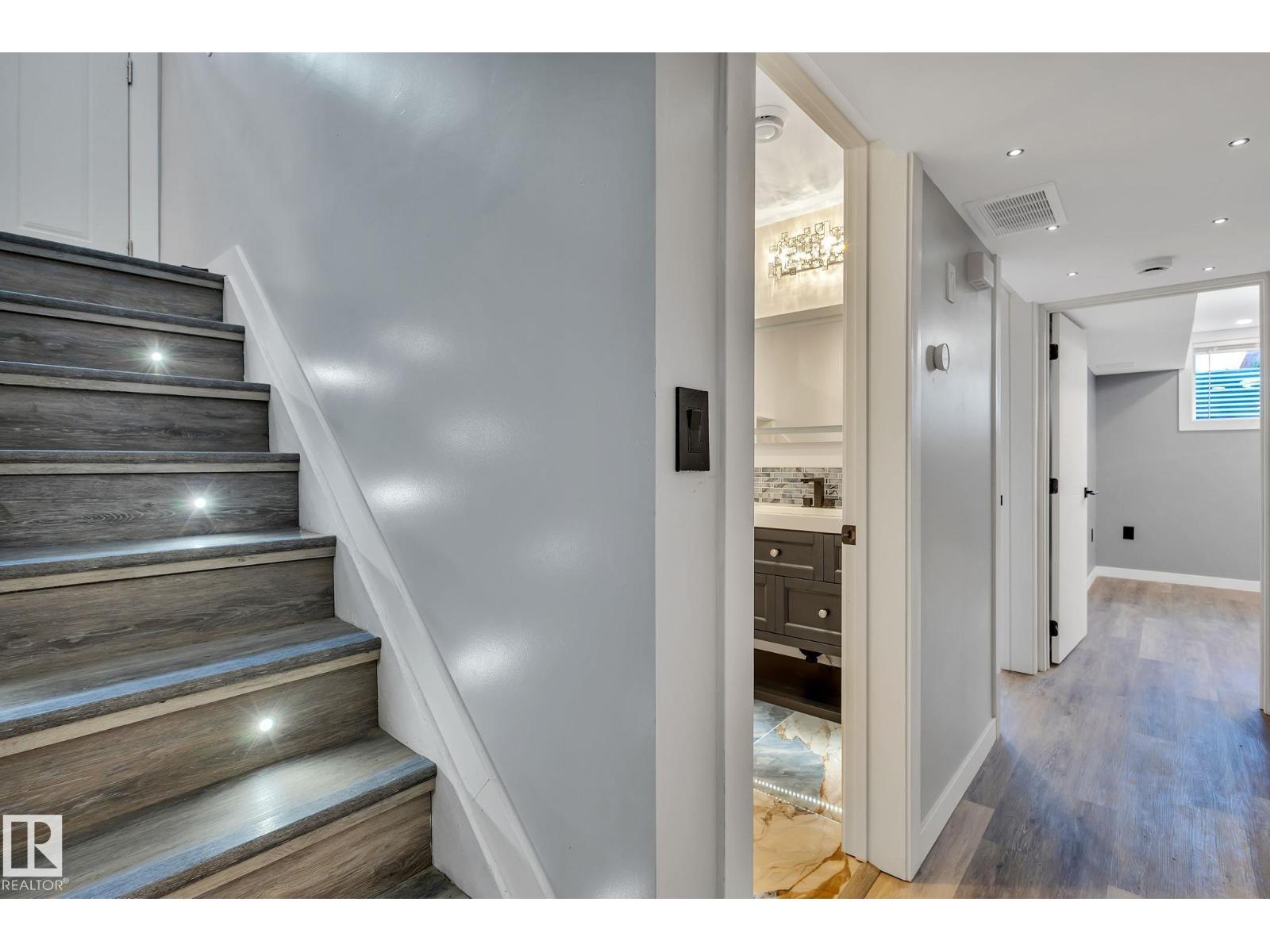 8823-8825 95 ST NW - 29