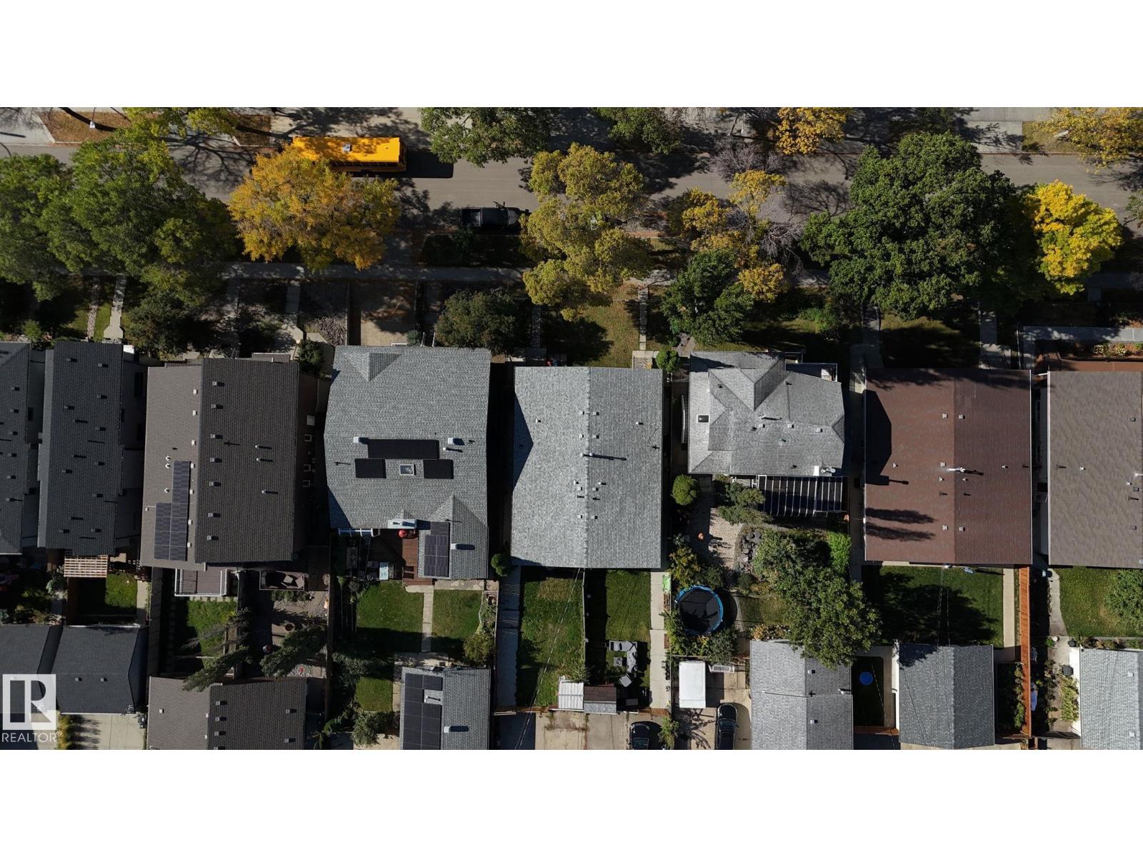 8823-8825 95 ST NW - 44