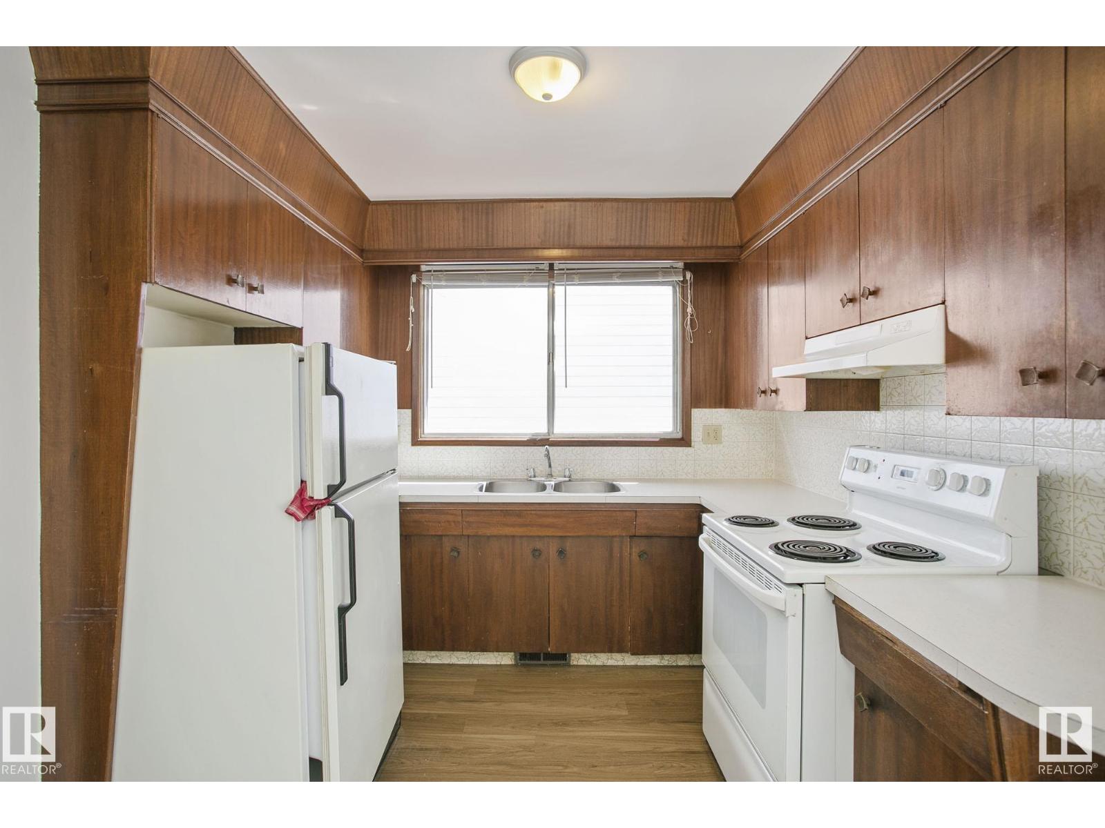 8823-8825 95 ST NW - 59