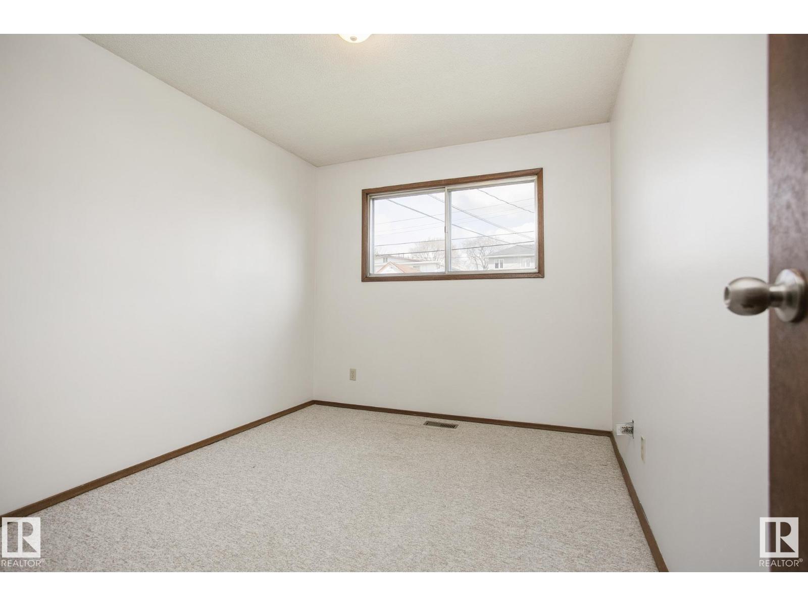 8823-8825 95 ST NW - 62