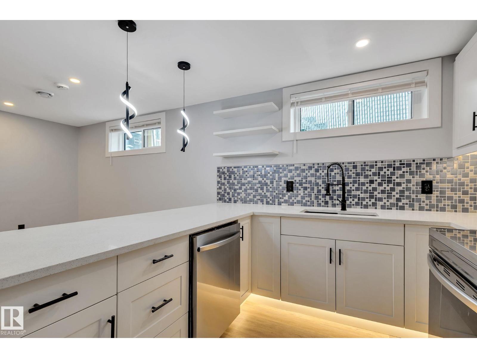 8823-8825 95 ST NW - 8
