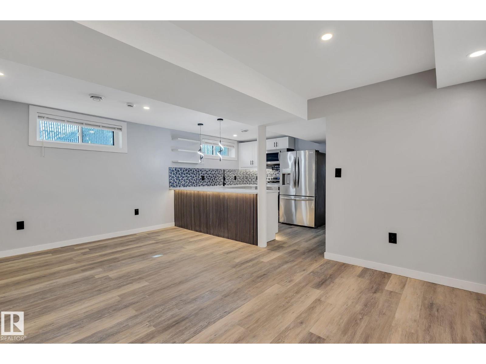 8823-8825 95 ST NW - 9
