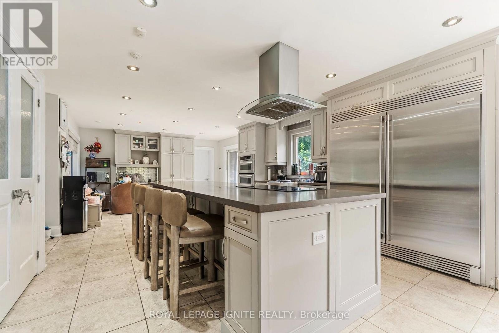 8 RIDGEVALE DRIVE - 11