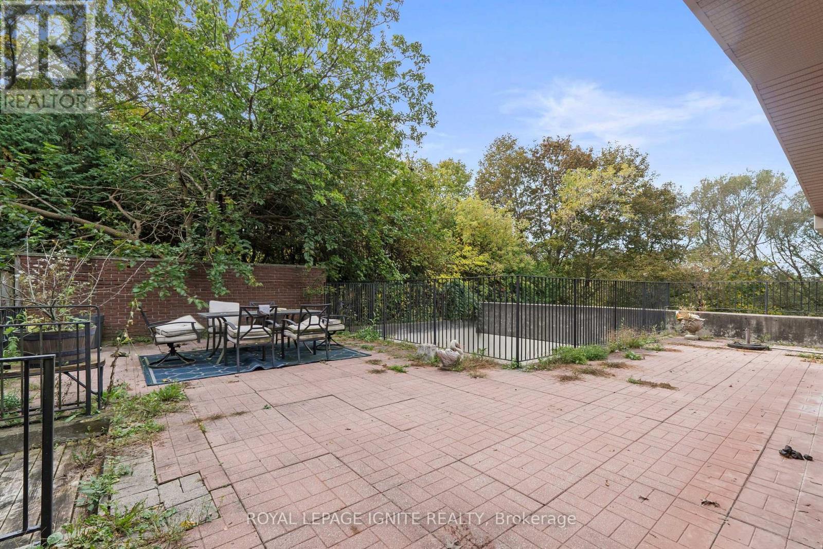 8 Ridgevale Drive, Markham, ON photo 19