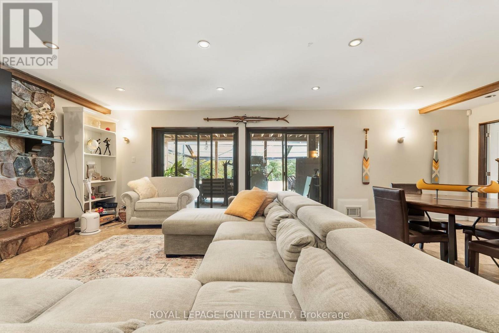 8 RIDGEVALE DRIVE - 24