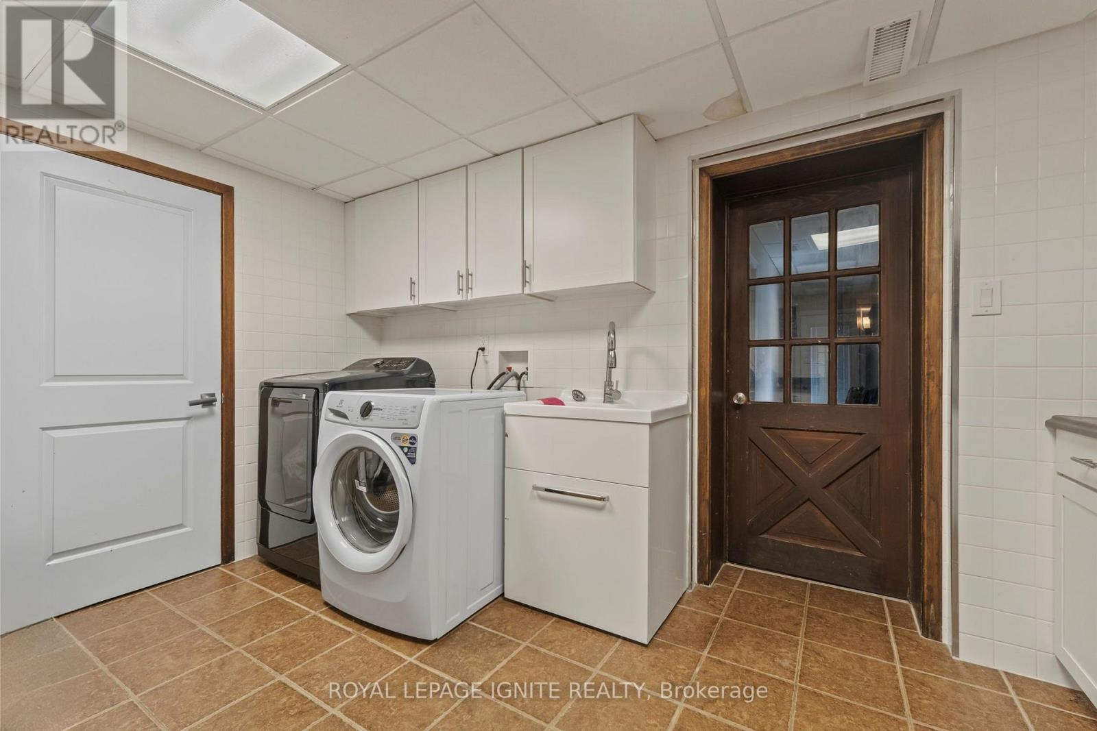 8 Ridgevale Drive, Markham, ON photo 29