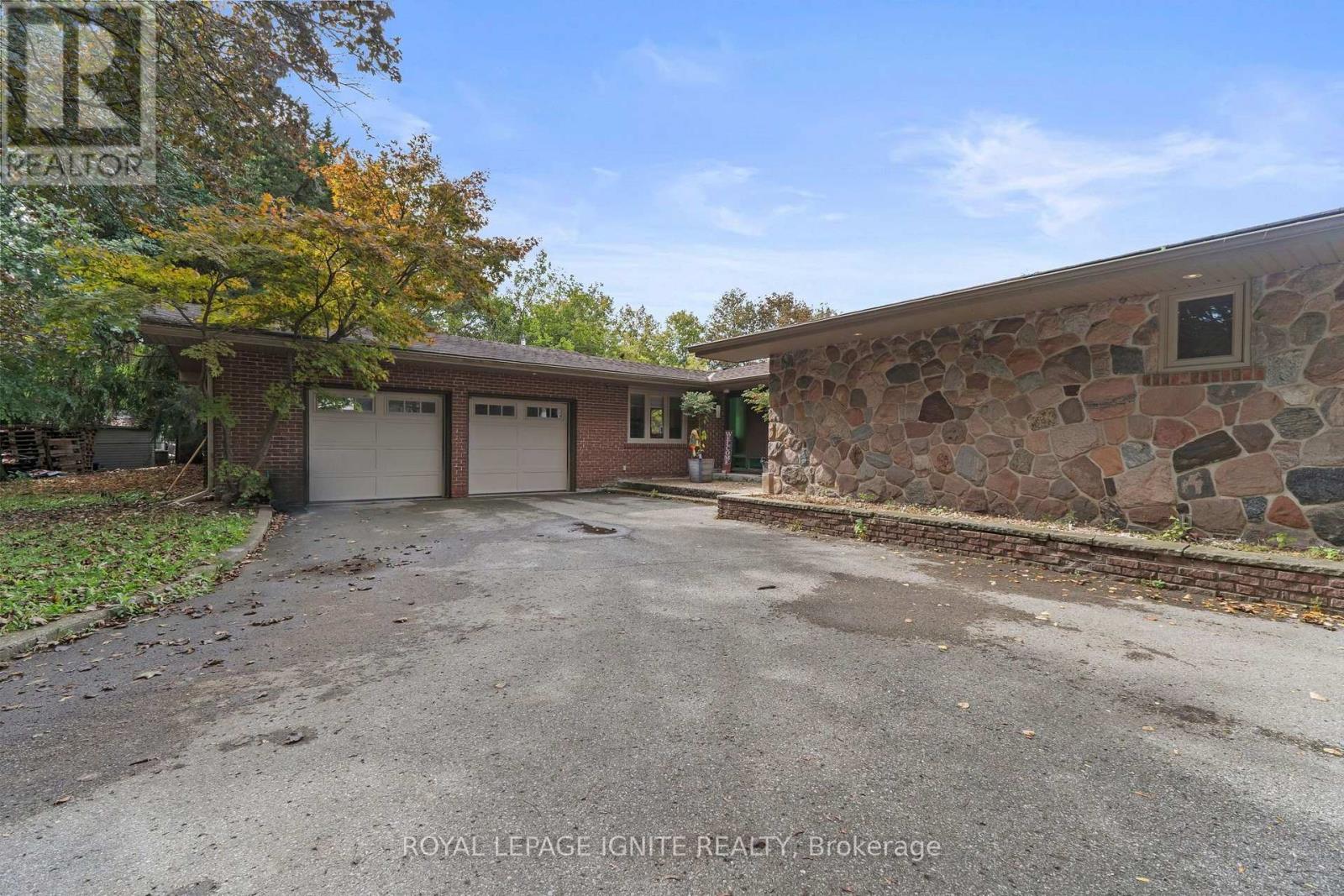 8 Ridgevale Drive, Markham, ON photo 4