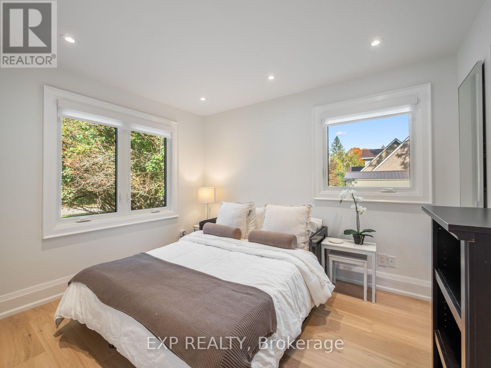Photo 14 of 25 Morton Avenue, East Gwillimbury (Sharon)
