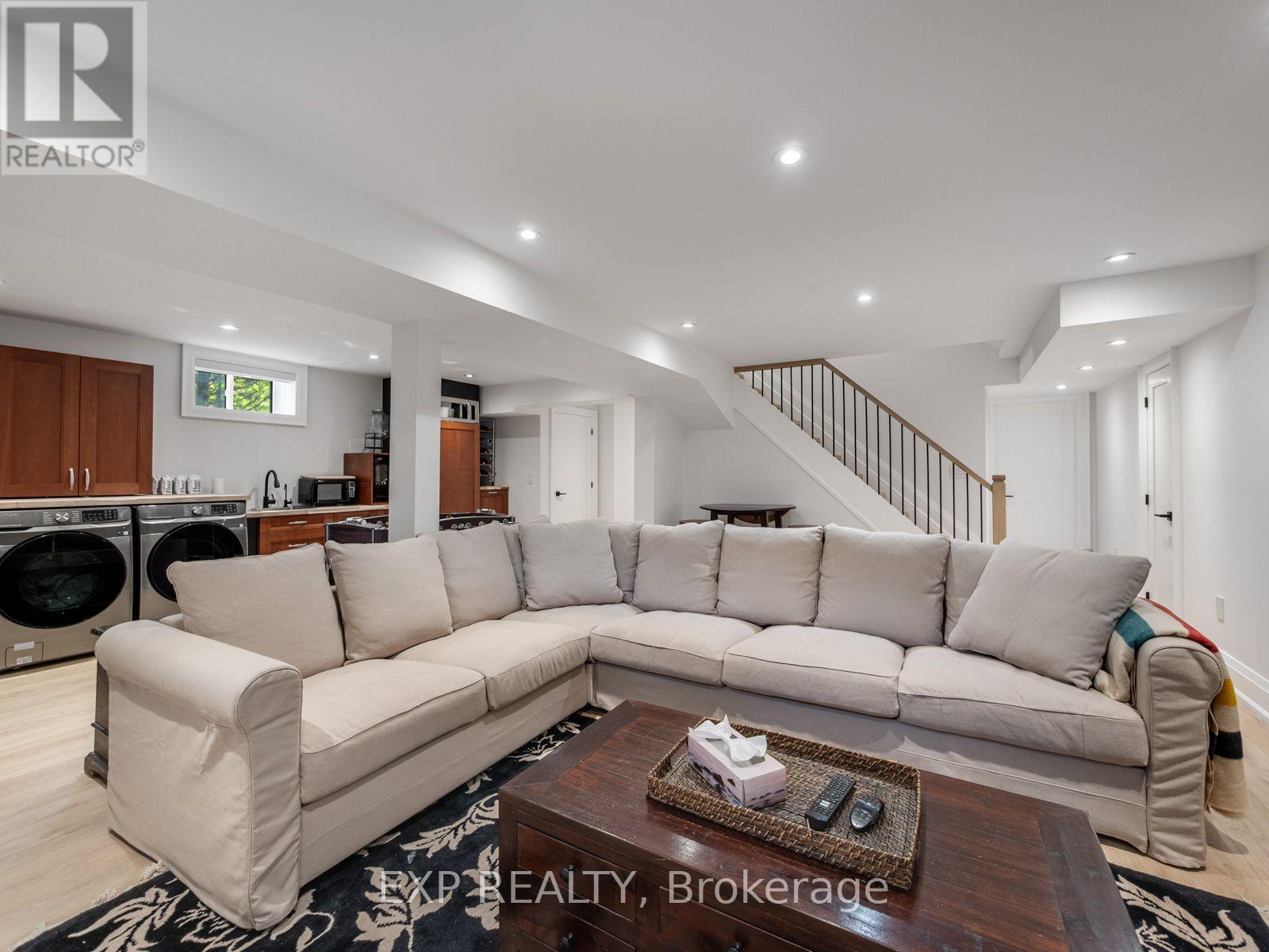 Photo 21 of 25 Morton Avenue, East Gwillimbury (Sharon)
