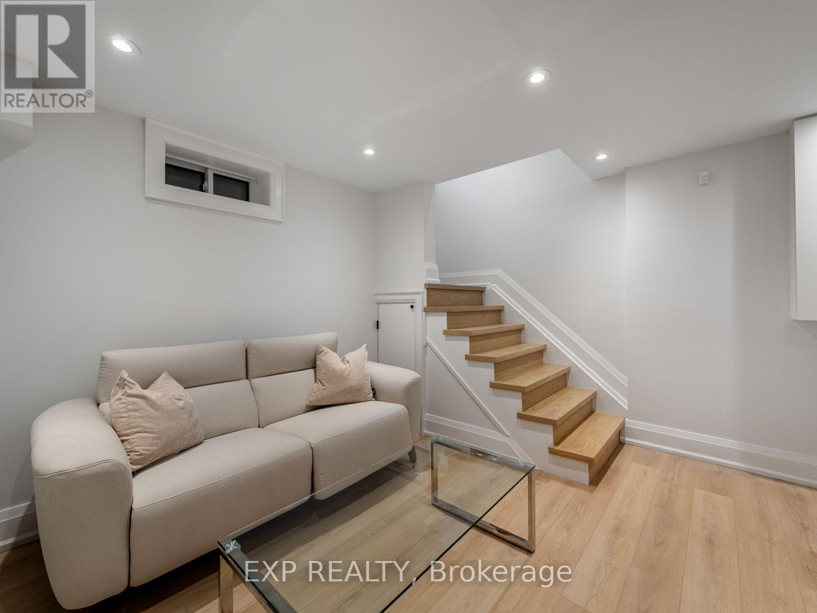 Photo 25 of 25 Morton Avenue, East Gwillimbury (Sharon)