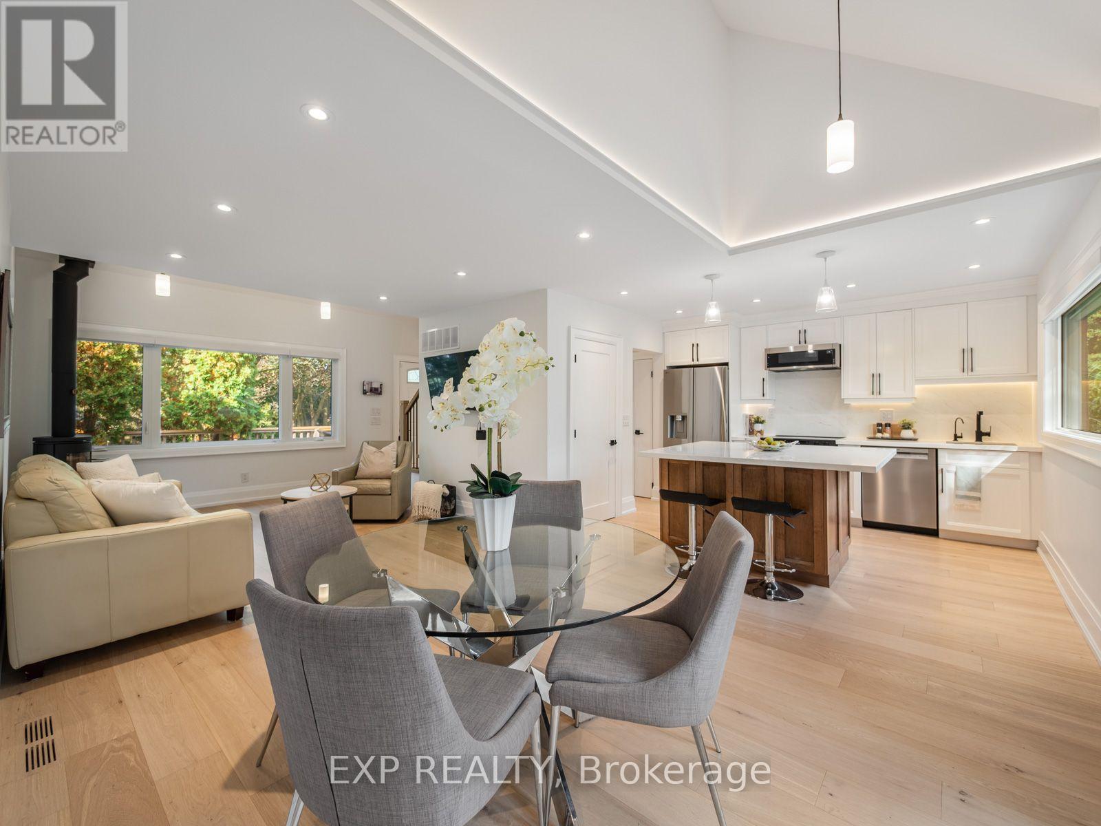 Photo 6 of 25 Morton Avenue, East Gwillimbury (Sharon)